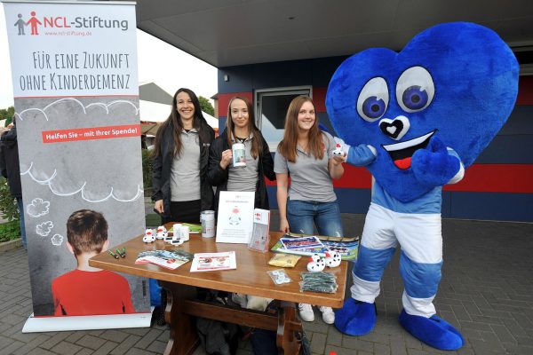 Benefizspiel 2017 fuer NCL Stiftung mit rautenherz