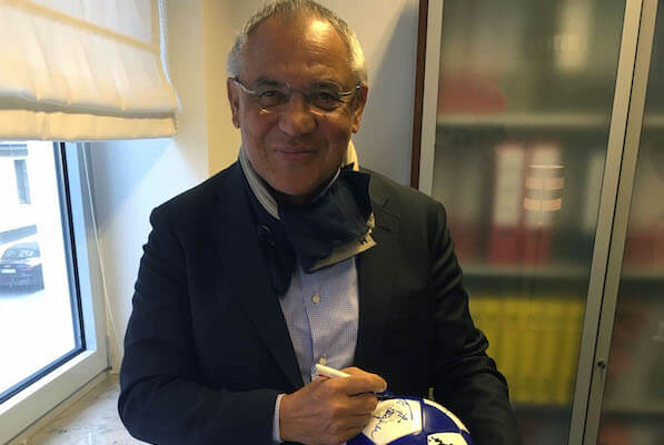 Felix Magath signiert rautenherz Ball