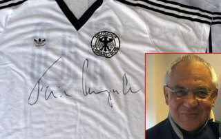 Felix Magath stiftet Trikot